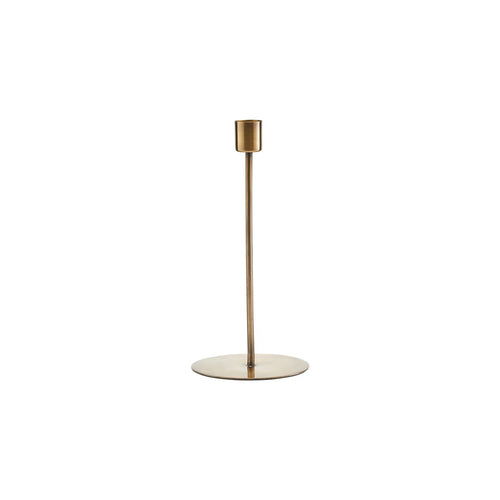 Kerzenhalter Anit von House Doctor, 20 cm hoch. Gold- bzw. messing-farbener Kerzenständer mit gebürstetem Finish. Schlichte Design-Form, modern und minimalistisch. Geeignet für Stabkerzen.
