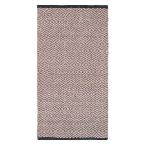 Aspegren Teppich Modell Chia in rosé. Der geknüpfte Teppich hat eine helle alt-rosa Farbe und ein feines graues Rautenmuster.