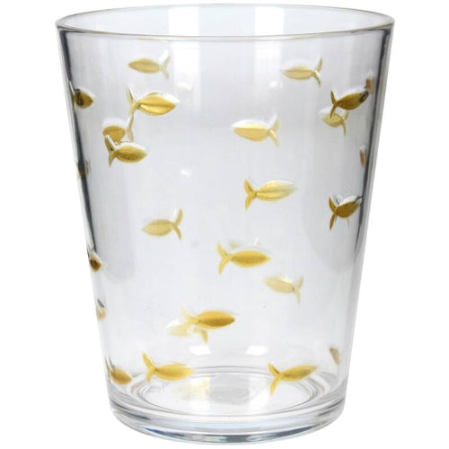 Transparentes Trinkglas mit goldenem Fischmuster.
