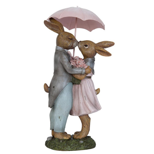 Osterdeko-Figur von Clayre und Eef. Zwei Hasen stehen unter einem rosa Schirm und küssen sich.