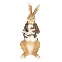 Lade das Bild in den Galerie-Viewer, Deko-Figur als Hase von Clayre und Eef. Der Osterhase ist braun, hält ein Buch und eine Lupe in der Hand. Eine tolle Osterdeko.
