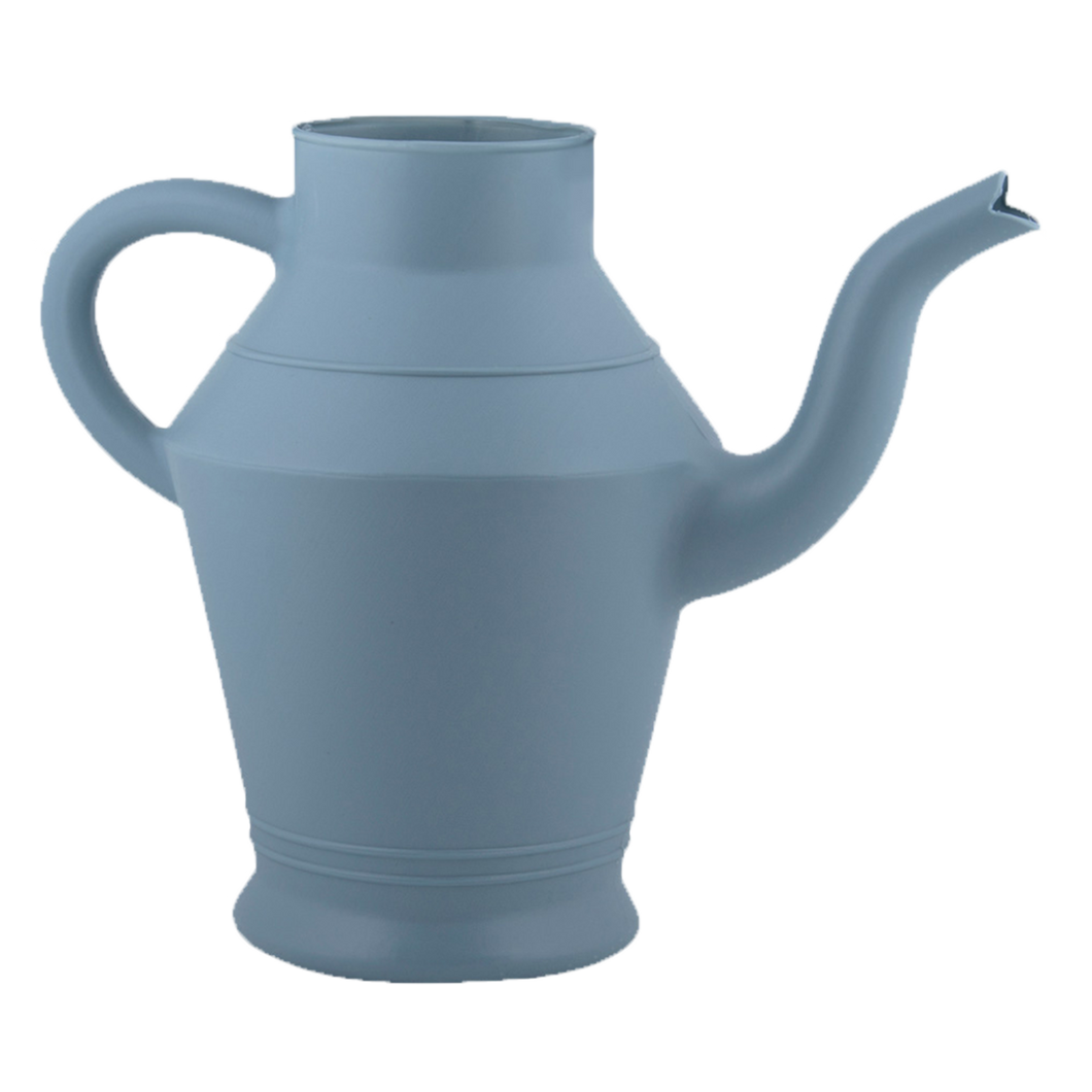 Kleine Gießkanne von Esschert Design aus blauem Kunststoff im Vintage-Look mit geschwungener Tülle.