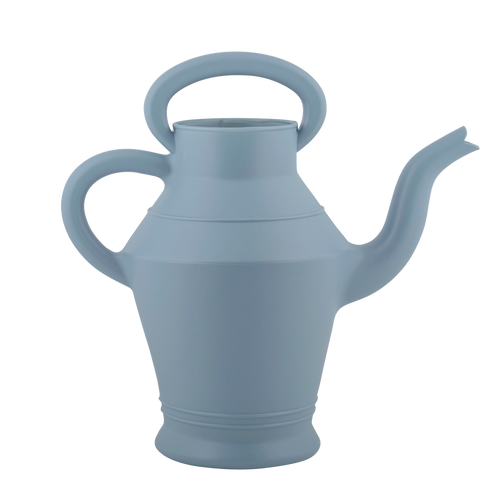 Gießkanne im Vintagelook aus blauem Kunststoff. Die Plastik-Kanne hat eine geschwungene Tülle und 2 Henkel.