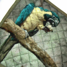 Lade das Bild in den Galerie-Viewer, Detail des Papageien-Motivs des Imbarro Topflappen &quot;Parrot&quot;.
