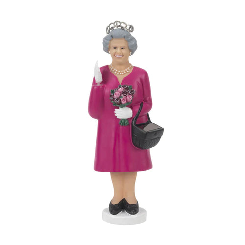 Kikkerland Solar-Figur der verstorbenen Königin von England, Queen Elizabeth II. Die Queen trägt ein pinkes Mantelkleid, eine Krone und einen Blumenstrauß.