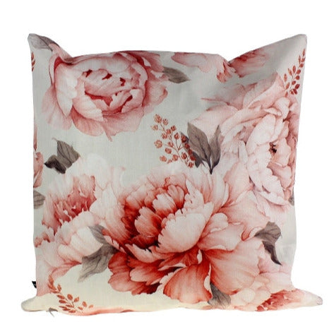 Witterungsbeständiges Outdoor-Kissen mit rosa Pfingstrosen-Print im Shabby-Landhaus-Stil.