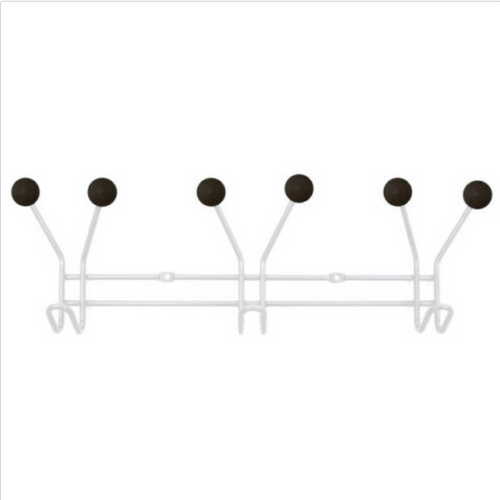 Wandgarderobe im Stil der Designklassiker der 60er Jahre. Die Garderobe ist aus weiß lackiertem Metall mit schwarzen Kugeln an den Enden der 6 oberen Haken. Darunter befinden sich noch 3 weitere Metallhaken.