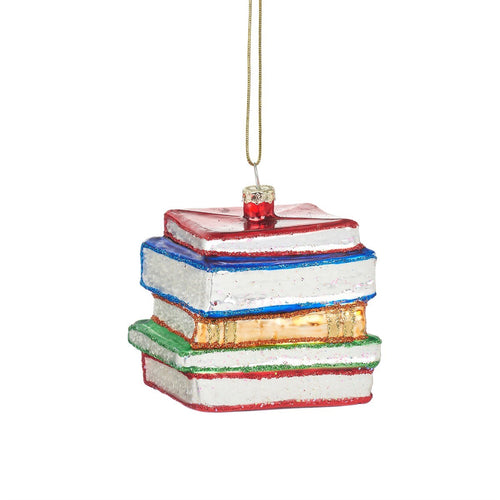 Weihnachtsanhänger aus Glas in Form eines Bücherstapels, der mit reichlich Glitter verziert ist.