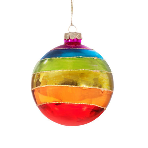 Sass & Belle Weihnachtskugel im Regenbogen-Pride-Design mit bunten Streifen.