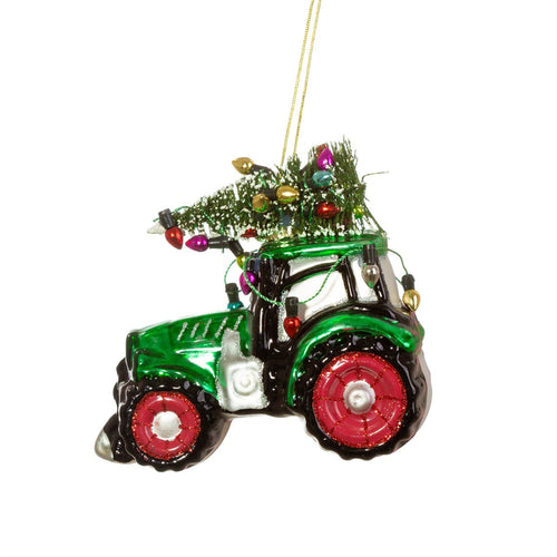 Weihnachtsanhänger aus Glas in Form eines grünen Traktors mit Tannenbaum auf dem Dach.