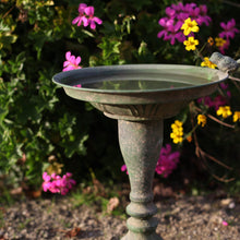 Lade das Bild in den Galerie-Viewer, Vogeltränke Nostalgie, 34cm
