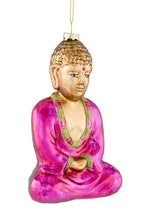 Lade das Bild in den Galerie-Viewer, Weihnachtsanhänger aus Glas in Form eines Buddhas im pinken Gewand
